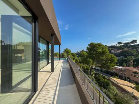 Casa en Carrer de Joaquim Vayreda, 14