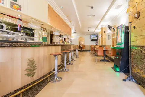 Local comercial en calle de Uztárroz, 33