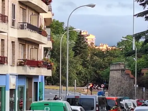 Local comercial en calle de Julián Gayarre, 18