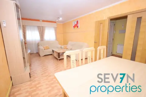 Casa adosada en Avenida de la Constitución, nº 00