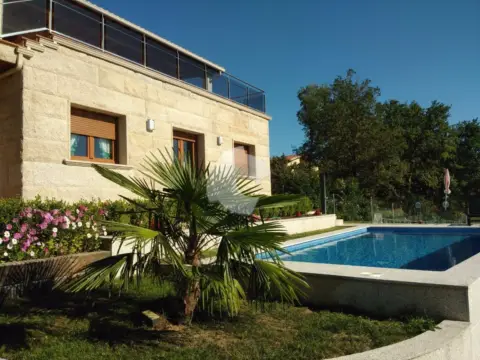 Casa en calle Cachamuiña