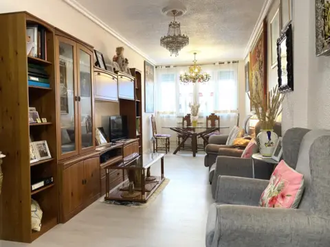 Piso en calle de Casimiro Sáinz