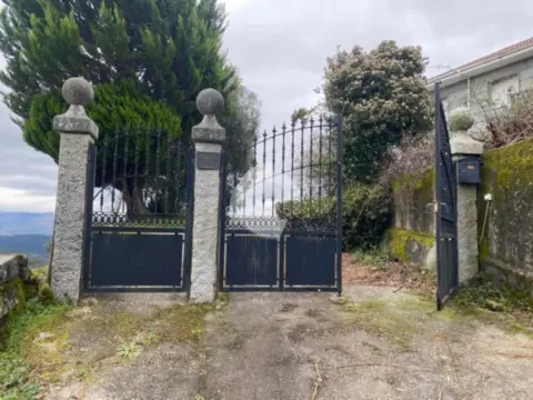 Casa en Bouzadrago-Entrimo