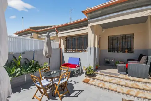 Casa en Primera Línea de Playa, Lado de La Playa, Cerca de Parada de Autobús, Área Comercial, Cerca de La Ma