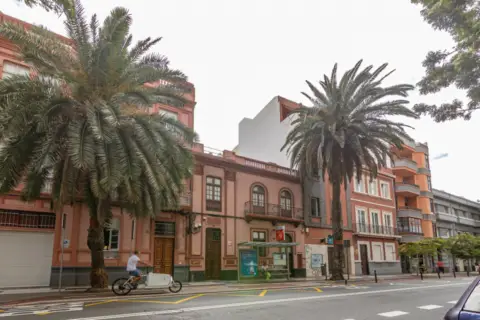 Piso en Avenida Primero de Mayo, 54