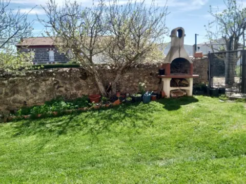 Casa en calle Llanillo de Valdelucio