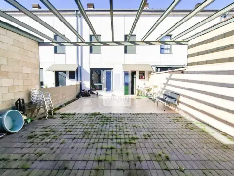 Casa en calle Orbaneja Riopico