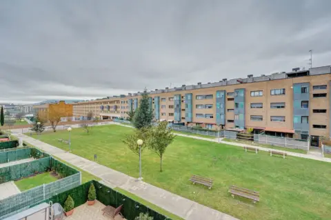 Piso en calle de Santos Ochandátegui, 94