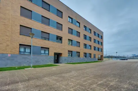 Piso en calle de Santos Ochandátegui, 94