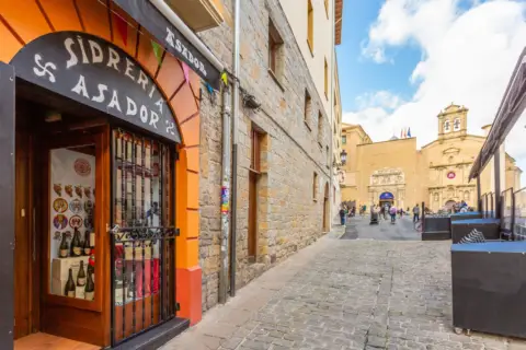 Local comercial en calle de Santo Domingo, 39