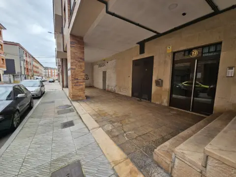 Local comercial en Lugo de Llanera