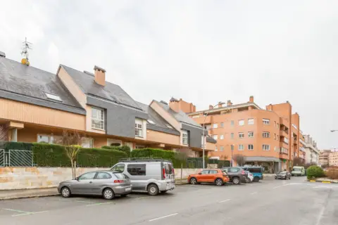 Casa en calle de Lur Gorri, 27