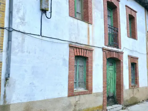 Casa en calle Monte