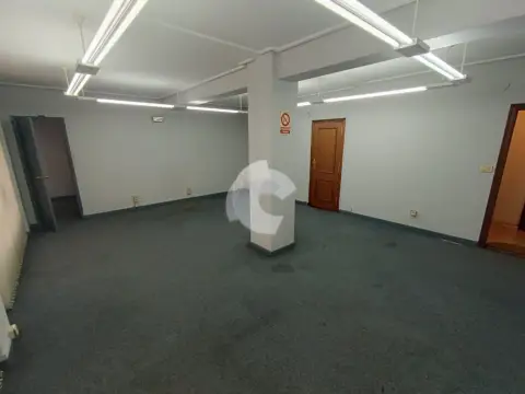 Oficina en calle de Florentino Cuevillas