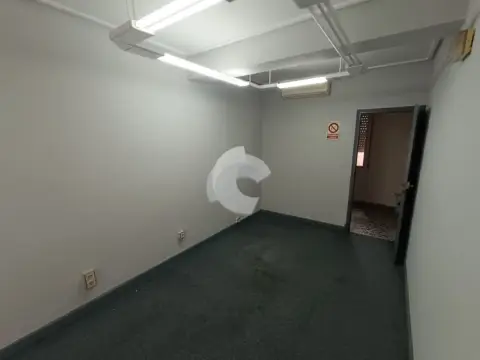 Oficina en calle de Florentino Cuevillas
