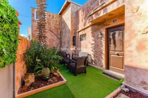 Casa en calle Estornino, 14