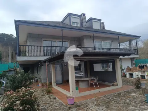 Casa en Leiro