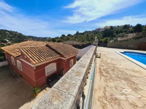 Chalet en Castellet i la Gornal