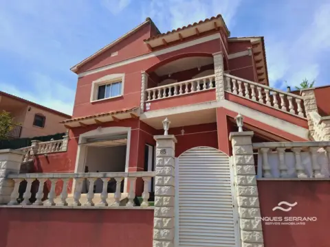 Chalet en Castellet i la Gornal