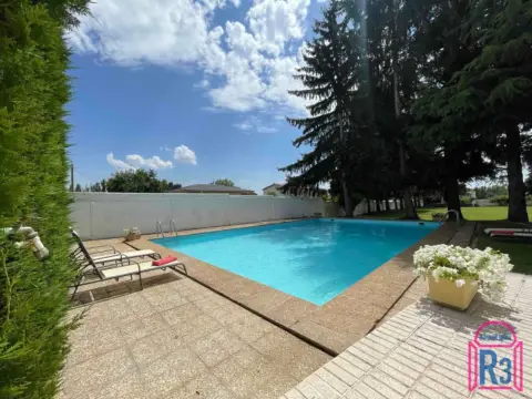 Chalet en Valverde de La Virgen