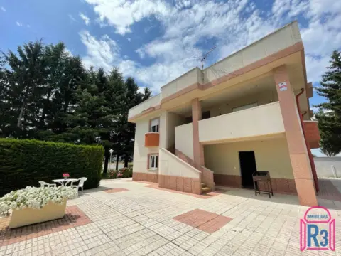 Chalet en Valverde de La Virgen