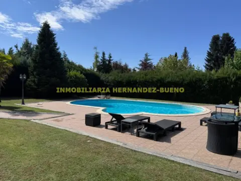 Chalet en Valdelagua