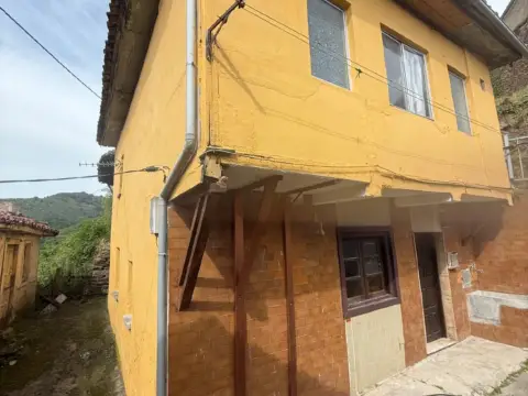 Casa en calle Al Santa Rosa