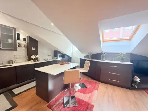 Piso en Plaza de Carbayedo