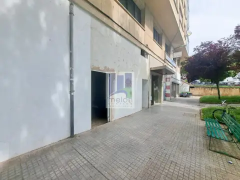 Local comercial en calle Avda.Del Cid Campeador