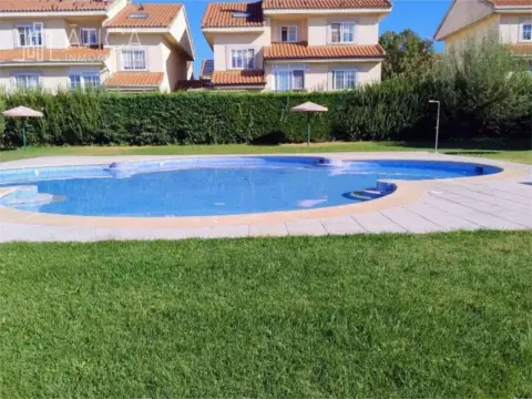 Chalet en Villamayor