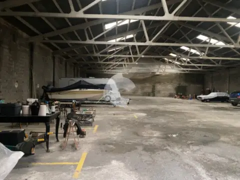 Nave industrial en Santa Cruz de Arrabaldo