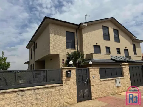 Casa adosada en Urbanización Arroyo del Truévano