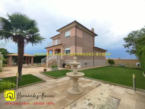 Chalet en Calvarrasa de Abajo