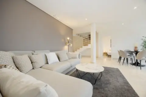 Ático en Los Naranjos-Las Brisas