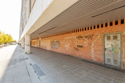 Local comercial en Plaza de los Donantes de Navarra, 3