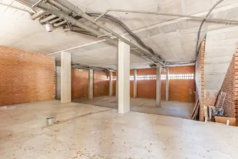 Local comercial en Plaza de los Donantes de Navarra, 3