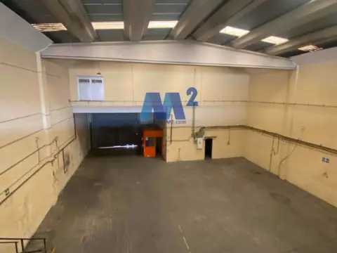 Nave industrial en Valdelacasa