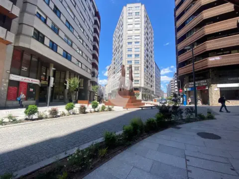 Local comercial en calle de Ramón Cabanillas