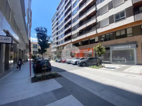 Local comercial en calle de Ramón Cabanillas