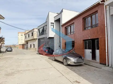 Casa adosada en -