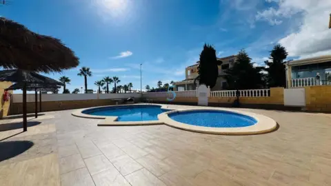Chalet en Lomas de Cabo Roig