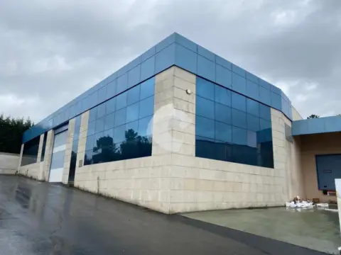 Nave industrial en Seixalbo