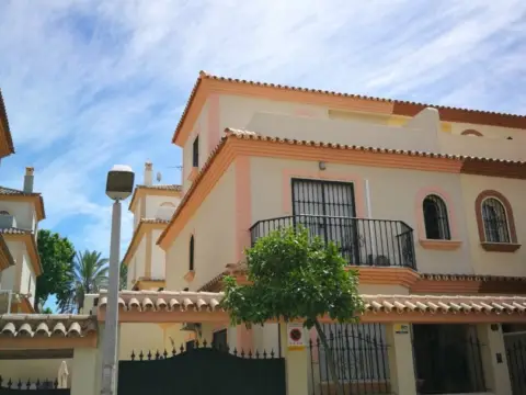 Casa pareada en Zona Universitaria