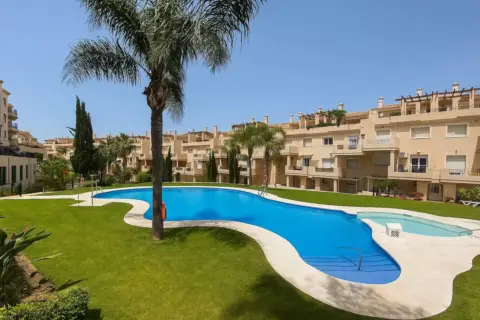 Apartamento en Urbanización El Hacho-La Duquesa Golf