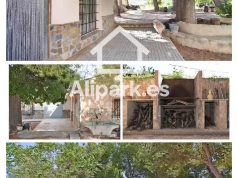 Casa en El Pinós - Pinoso