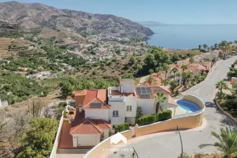 Casa en Cerca del Mar, Cerca del Centro, No Aislado, Zona Residencial, Tranquilo, Urbanización