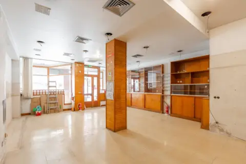 Local comercial en calle de Navarro Villoslada, 4