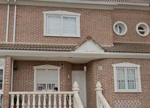 Casa adosada en Zona Carretera de Villanueva