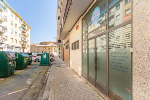 Local comercial en calle de la Virgen del Río, 12