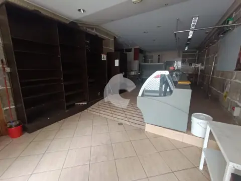 Local comercial en Avenida de Buenos Aires